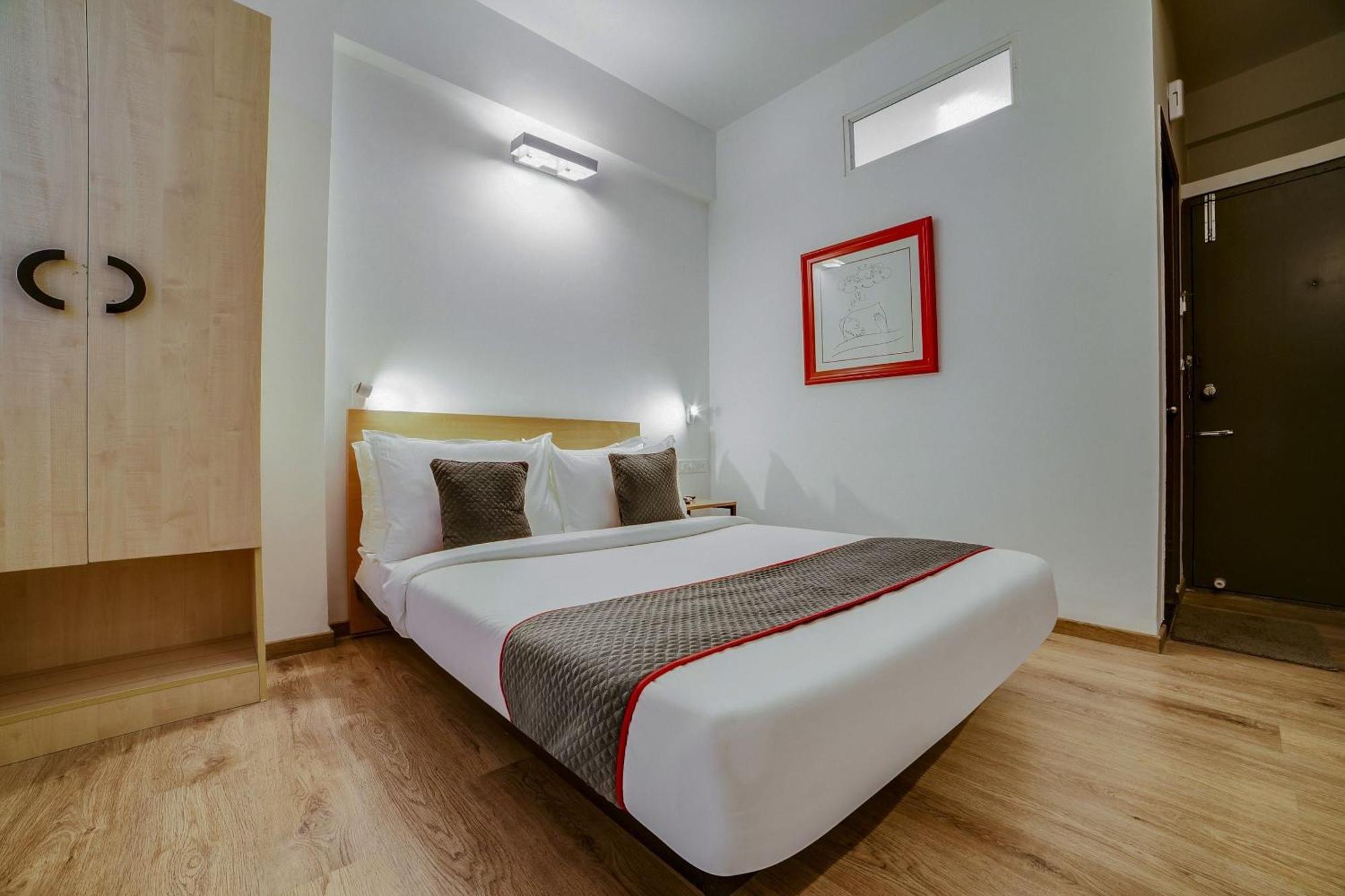 Townhouse Sarvar Hospitality Near Ascendas Park Square Mall Bangalore Extérieur photo