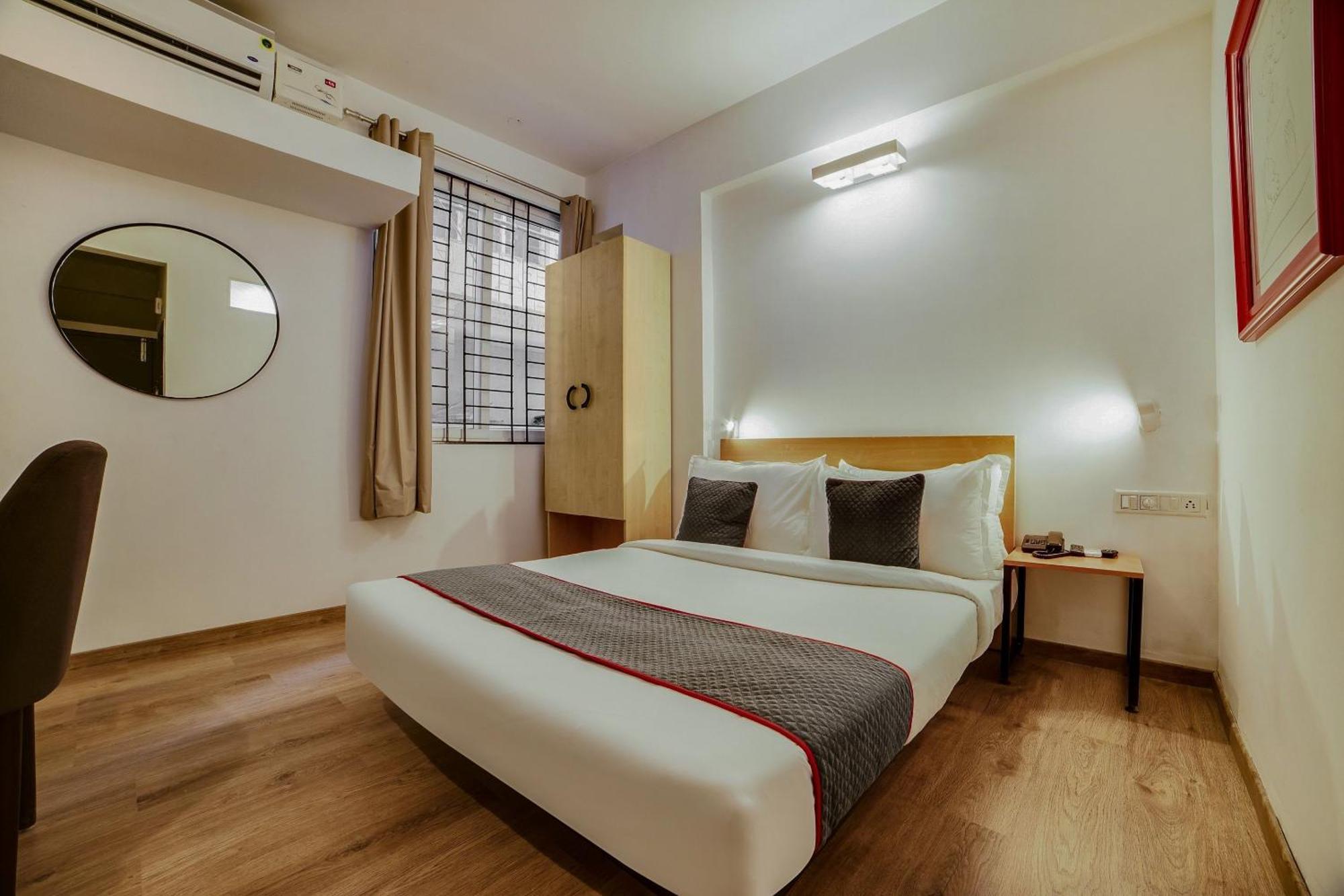 Townhouse Sarvar Hospitality Near Ascendas Park Square Mall Bangalore Extérieur photo