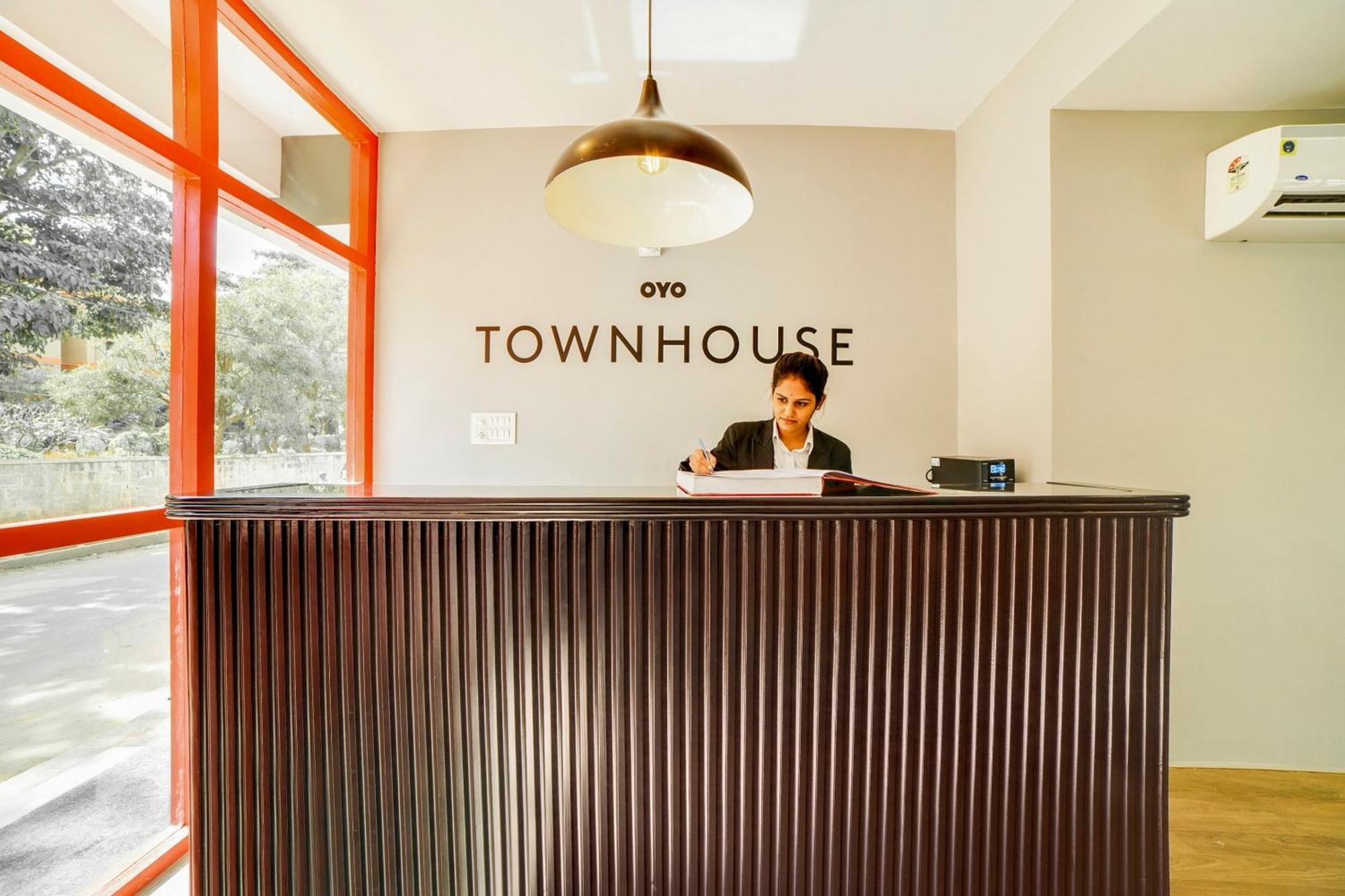 Townhouse Sarvar Hospitality Near Ascendas Park Square Mall Bangalore Extérieur photo