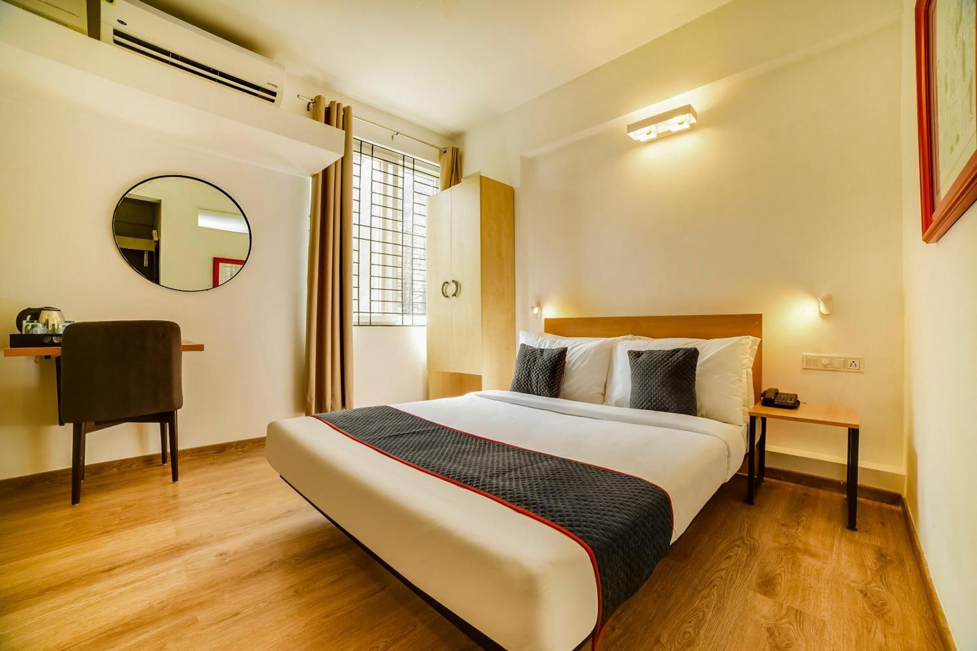 Townhouse Sarvar Hospitality Near Ascendas Park Square Mall Bangalore Extérieur photo