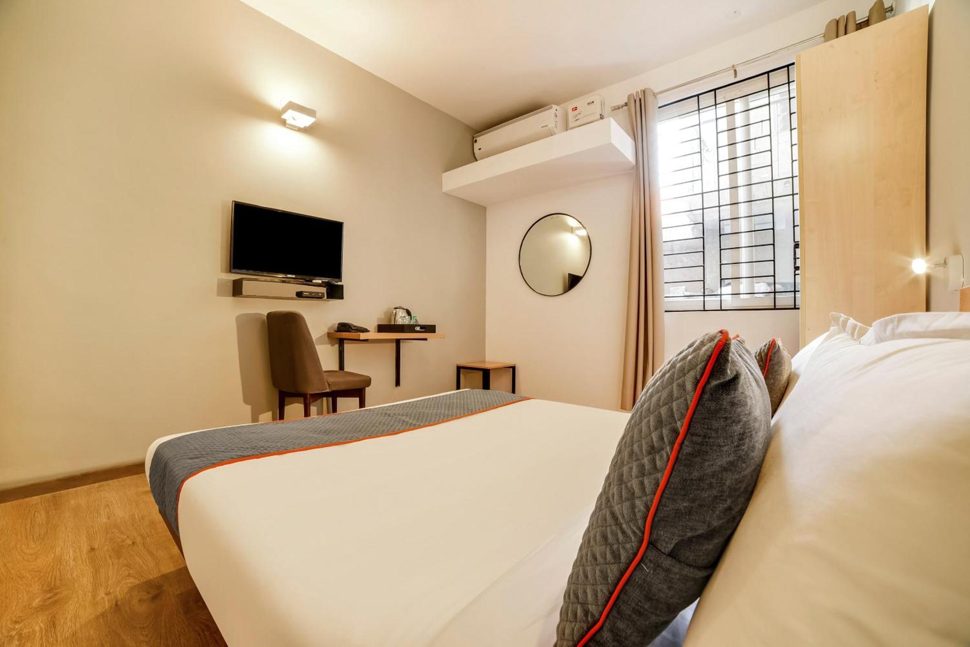 Townhouse Sarvar Hospitality Near Ascendas Park Square Mall Bangalore Extérieur photo
