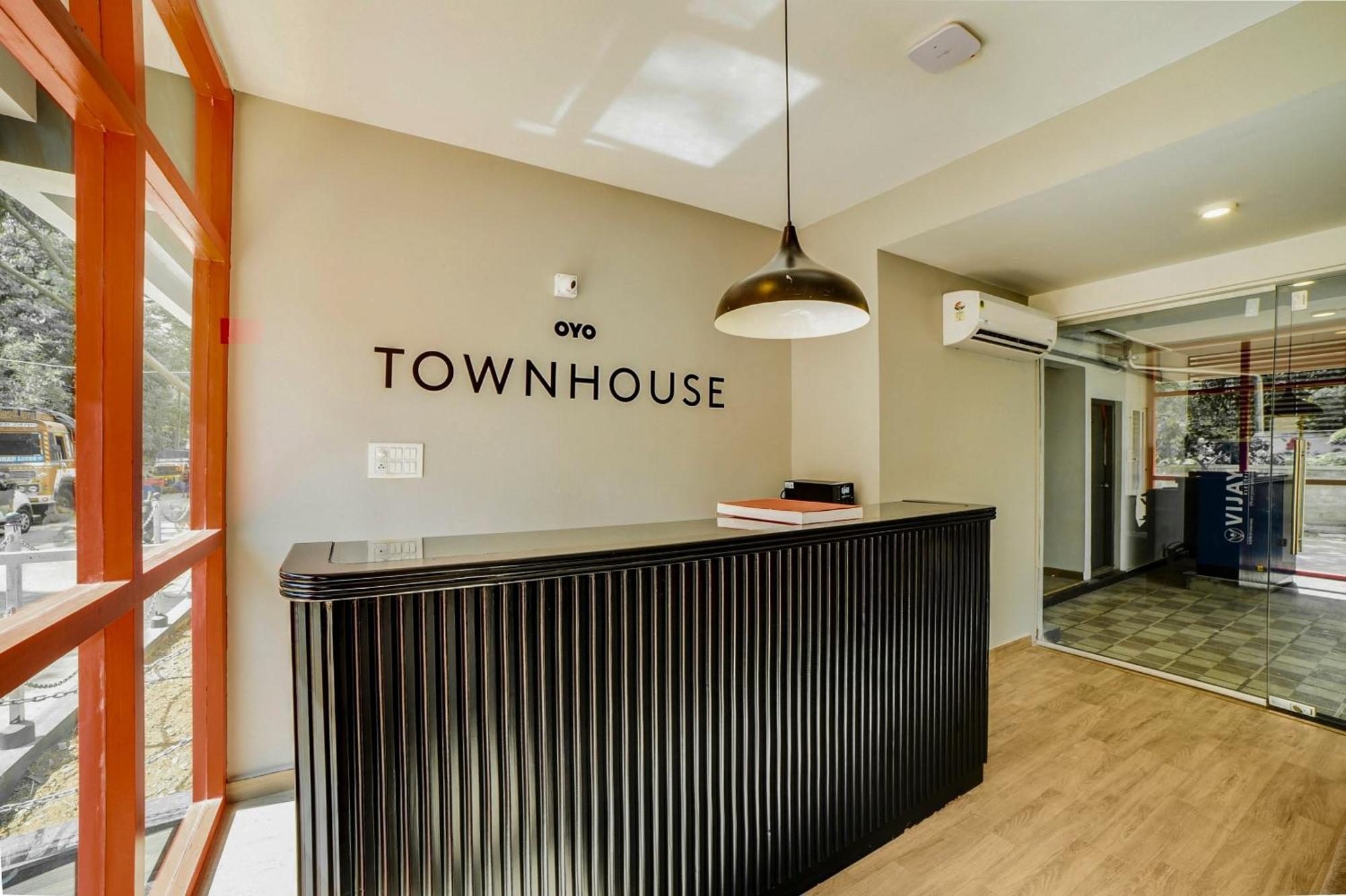 Townhouse Sarvar Hospitality Near Ascendas Park Square Mall Bangalore Extérieur photo