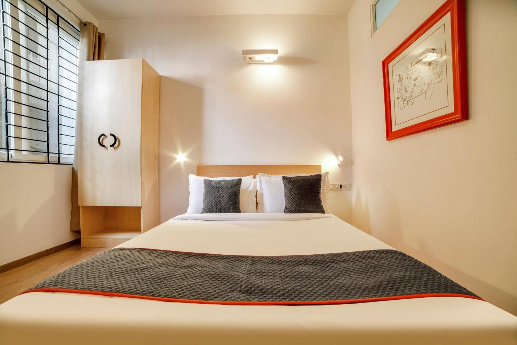 Townhouse Sarvar Hospitality Near Ascendas Park Square Mall Bangalore Extérieur photo
